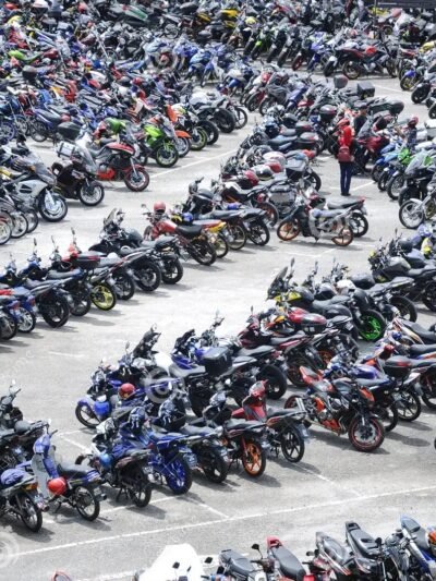 MOTOS SCOOTERS 2 ROUES 3 ROUES